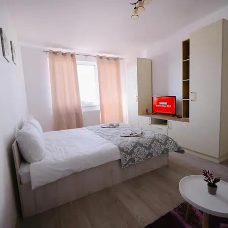 Spring - Mall Coresi Apartment